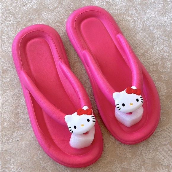 Brand New Hello Kitty Pink Thong Flip Flops Slides Sandals Comfy Cute Fun - Picture 1 of 13